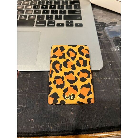 Ellie Los Angeles Portable Charger - Picture 3 of 7